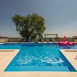 Unique V With Large Pool Βίλα *
