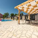 Unique V With Large Pool Villa Podgrade (Zadar)