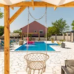 Unique V With Large Pool Βίλα *