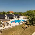 Βίλα Unique V With Large Pool *