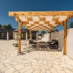 Unique V With Large Pool Podgrade (Zadar)