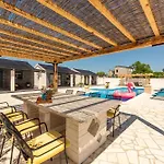 Unique V With Large Pool * Podgrade (Zadar)