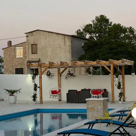 Unique V With Large Pool Villa