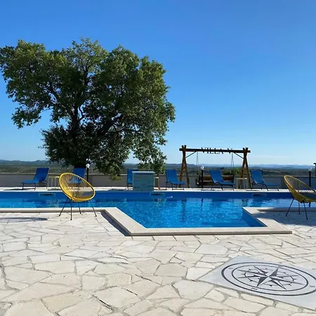Unique V With Large Pool Villa Benkovac