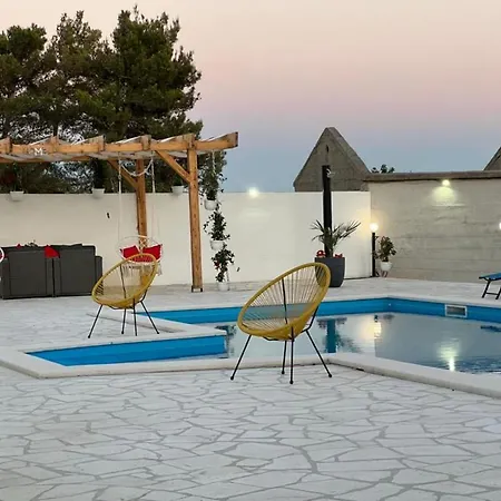 Unique V With Large Pool
