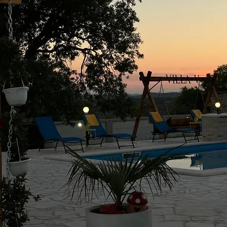Unique V With Large Pool Villa