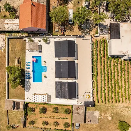 Βίλα Unique V With Large Pool *