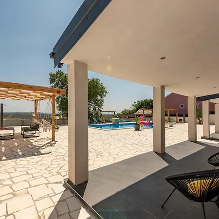 Vila Unique V With Large Pool