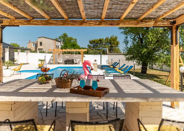 Unique V With Large Pool *