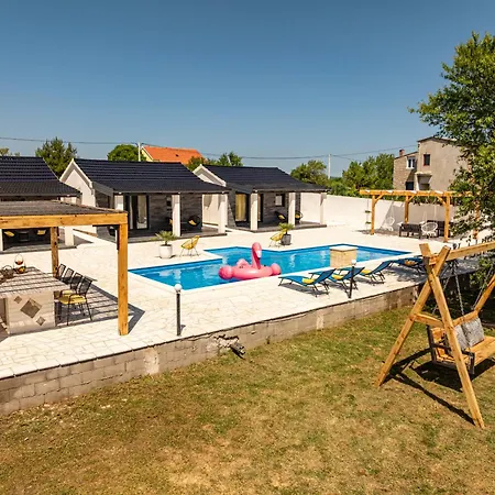 Unique V With Large Pool