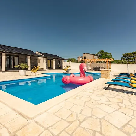 Unique V With Large Pool Villa