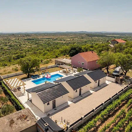 Unique V With Large Pool Villa *