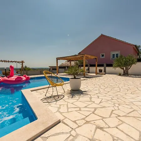Unique V With Large Pool Villa *