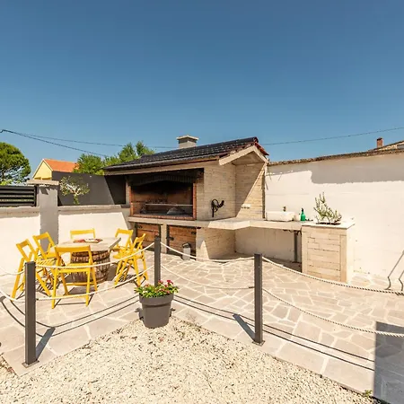 Unique V With Large Pool Villa Benkovac