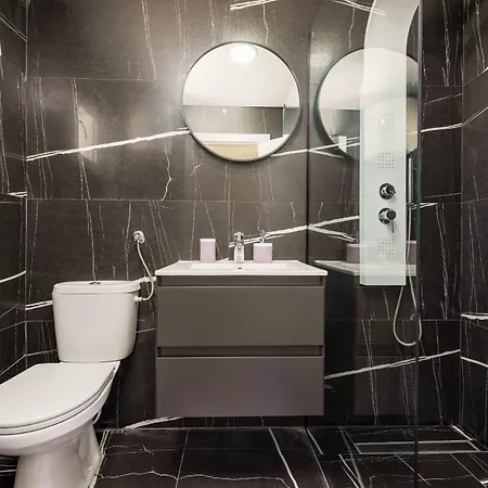 Unique V With Large Pool Vila