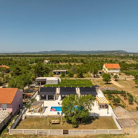 Villa Unique V With Large Pool Benkovac