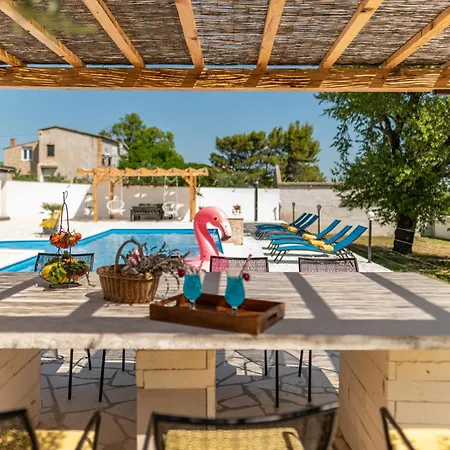 Unique V With Large Pool *