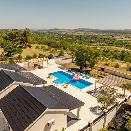 Unique V With Large Pool Villa Benkovac