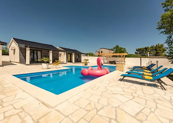 Unique V With Large Pool Villa