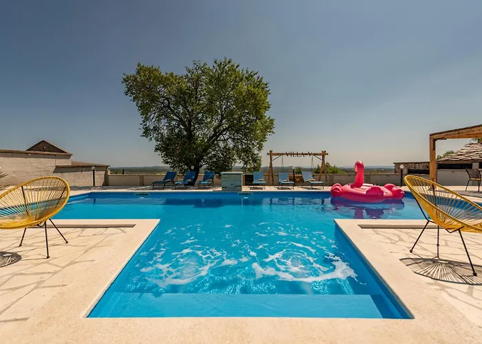 Unique V With Large Pool Villa *
