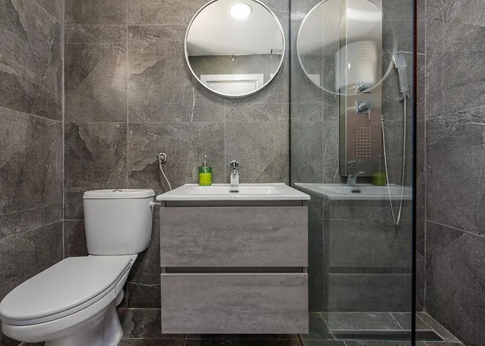 Unique V With Large Pool Vila