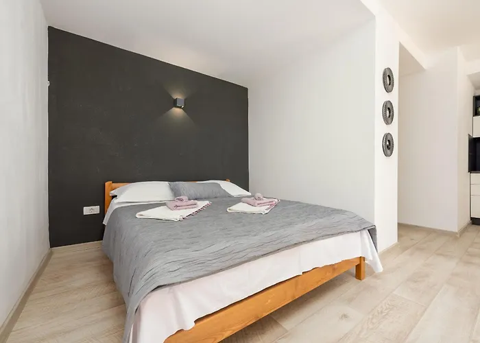 Unique V With Large Pool *