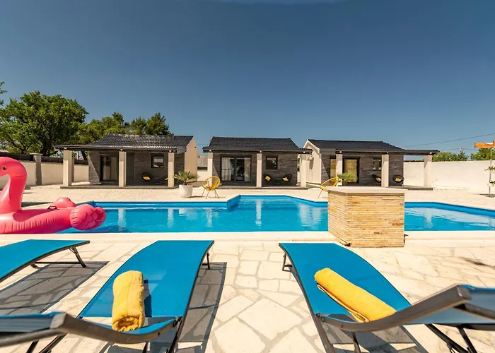 Unique V With Large Pool Villa