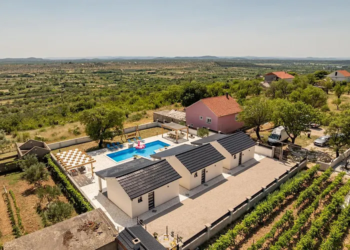 Unique V With Large Pool Villa *