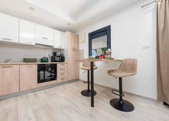 Unique V With Large Pool *