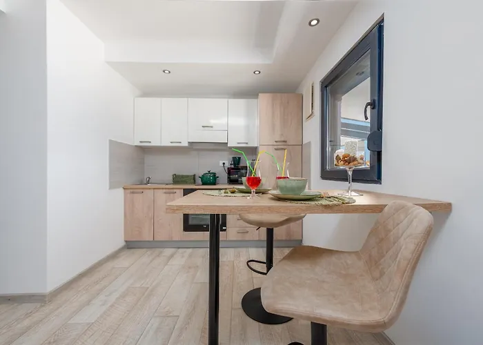 Unique V With Large Pool Vila