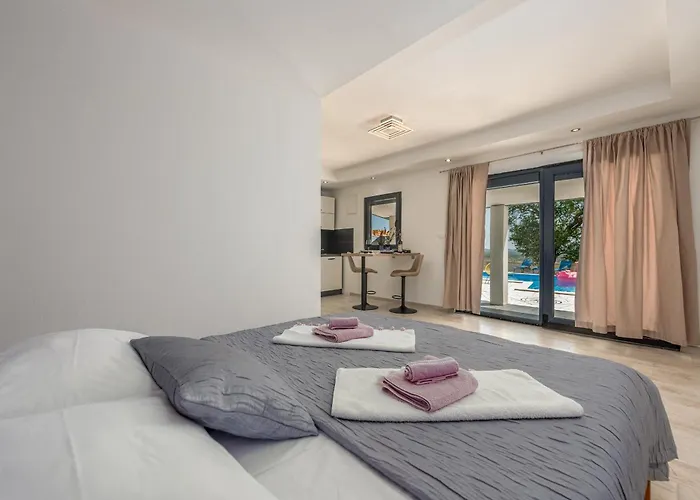 Vila Unique V With Large Pool