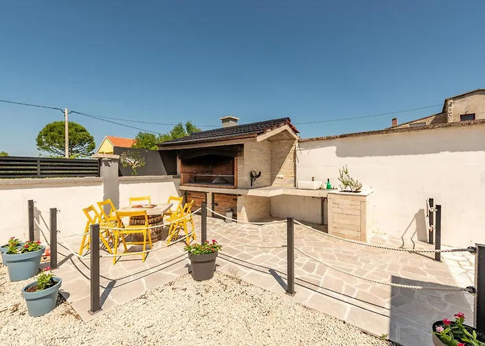 Unique V With Large Pool Villa Podgrade (Zadar)