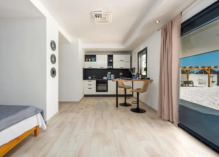 Unique V With Large Pool