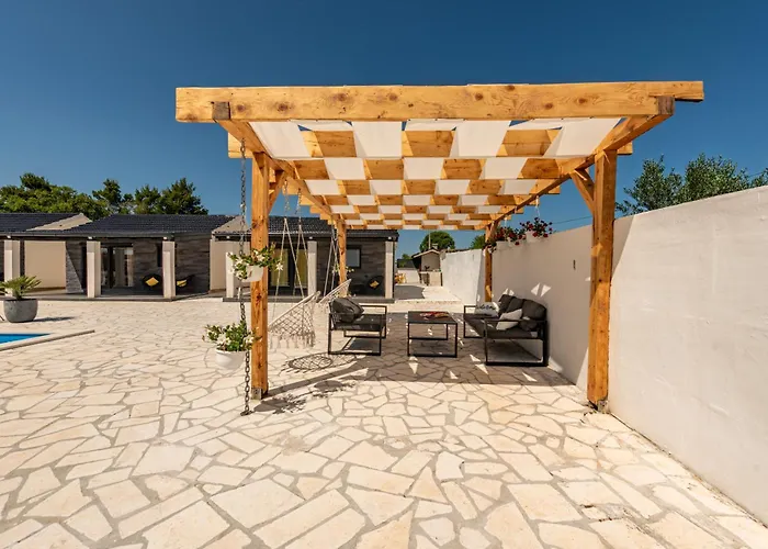 Unique V With Large Pool Podgrade (Zadar)